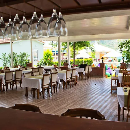 Szálloda Defne Lorina