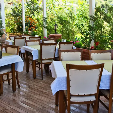 Defne Lorina Szálloda