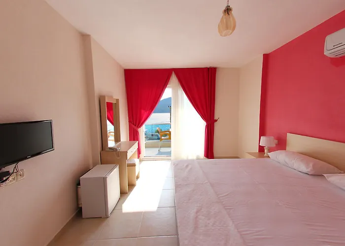 Defne Lorina Μαρμαρίς