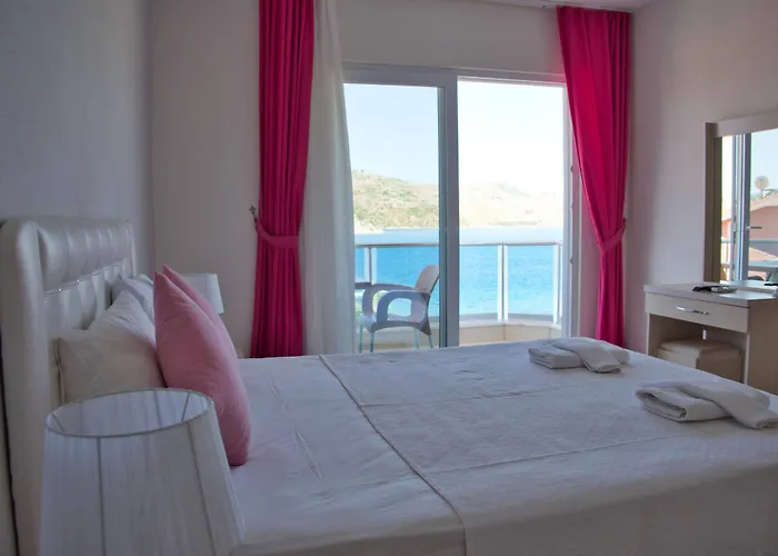 מלון Defne Lorina