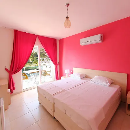 Otel Defne Lorina 2*