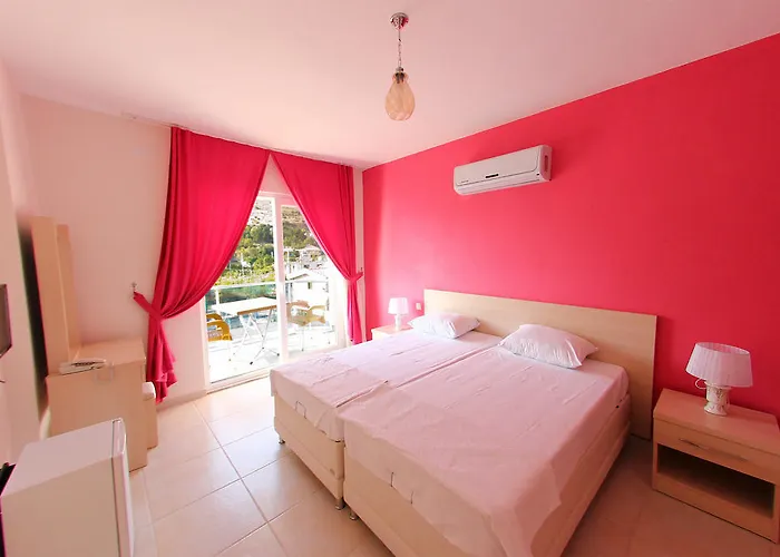 Otel Defne Lorina 2*