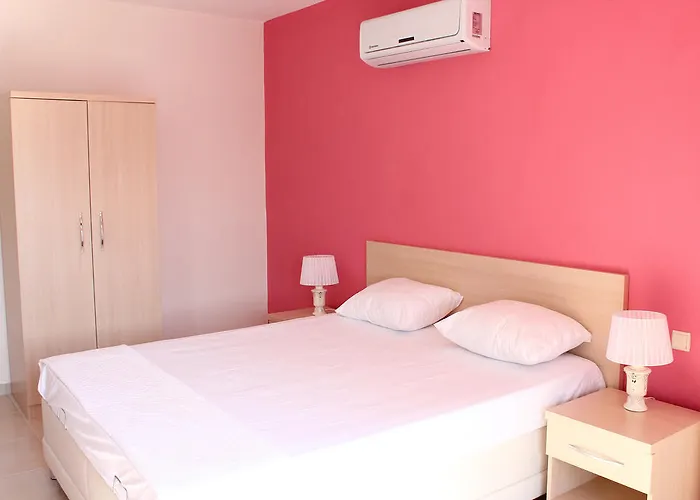 Otel Defne Lorina 2*